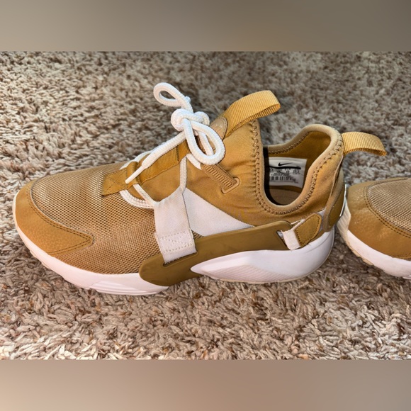 Nike Air Beige Athletic Shoes size 8.5 - Picture 5 of 9